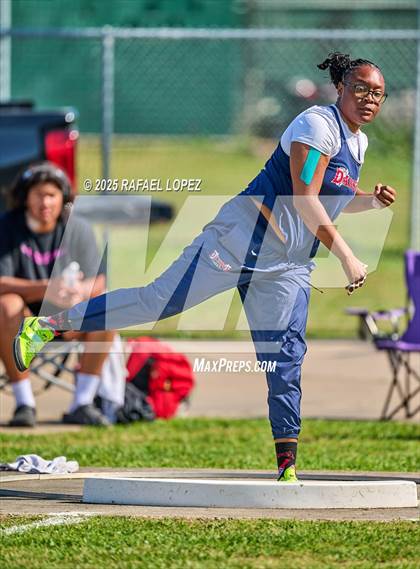 Thumbnail 1 in UIL 6A Track & Field Area 21&22 (Shot Put) photogallery.