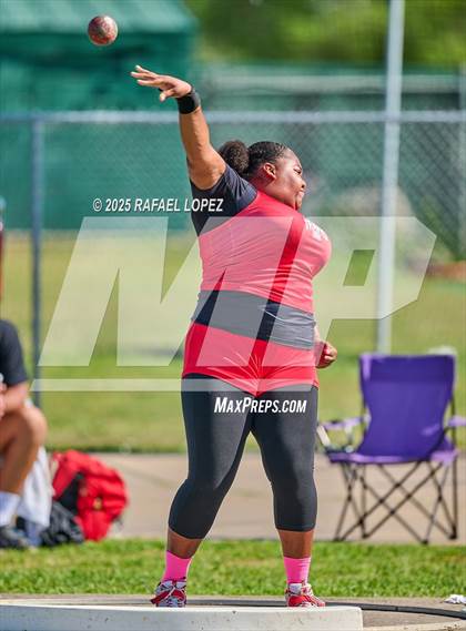 Thumbnail 1 in UIL 6A Track & Field Area 21&22 (Shot Put) photogallery.