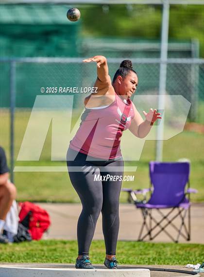 Thumbnail 2 in UIL 6A Track & Field Area 21&22 (Shot Put) photogallery.