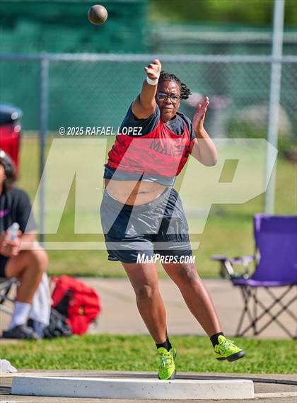 Thumbnail 3 in UIL 6A Track & Field Area 21&22 (Shot Put) photogallery.