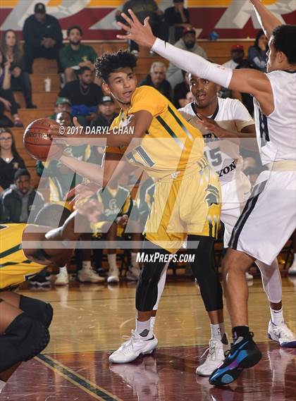 Thumbnail 3 in Sierra Canyon vs. Damien (La Canada Holiday Tournament) photogallery.
