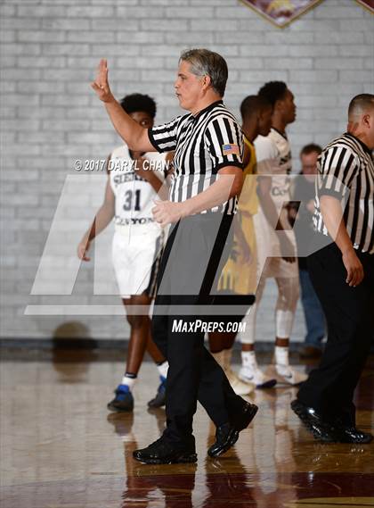 Thumbnail 2 in Sierra Canyon vs. Damien (La Canada Holiday Tournament) photogallery.