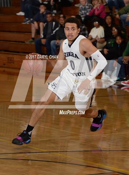 Thumbnail 2 in Sierra Canyon vs. Damien (La Canada Holiday Tournament) photogallery.