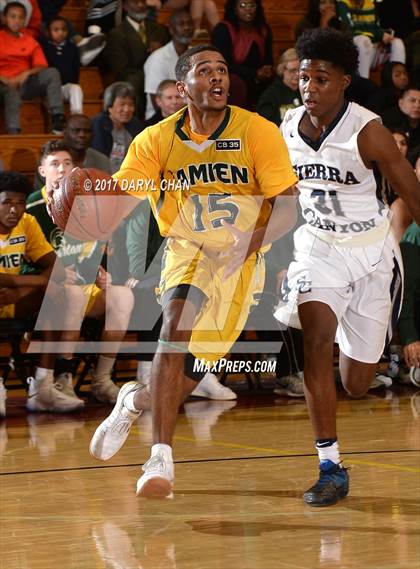 Thumbnail 2 in Sierra Canyon vs. Damien (La Canada Holiday Tournament) photogallery.