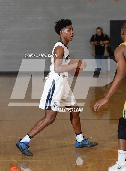 Thumbnail 2 in Sierra Canyon vs. Damien (La Canada Holiday Tournament) photogallery.