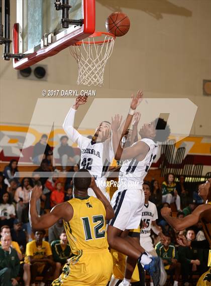 Thumbnail 3 in Sierra Canyon vs. Damien (La Canada Holiday Tournament) photogallery.