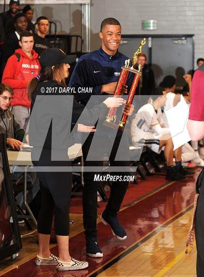 Thumbnail 2 in Sierra Canyon vs. Damien (La Canada Holiday Tournament) photogallery.
