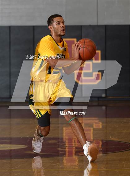Thumbnail 3 in Sierra Canyon vs. Damien (La Canada Holiday Tournament) photogallery.