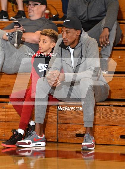 Thumbnail 2 in Sierra Canyon vs. Damien (La Canada Holiday Tournament) photogallery.