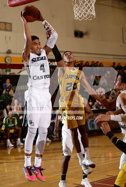 Thumbnail 3 in Sierra Canyon vs. Damien (La Canada Holiday Tournament) photogallery.