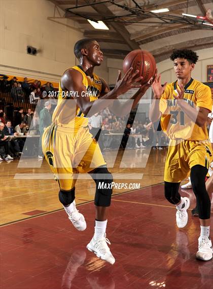 Thumbnail 2 in Sierra Canyon vs. Damien (La Canada Holiday Tournament) photogallery.