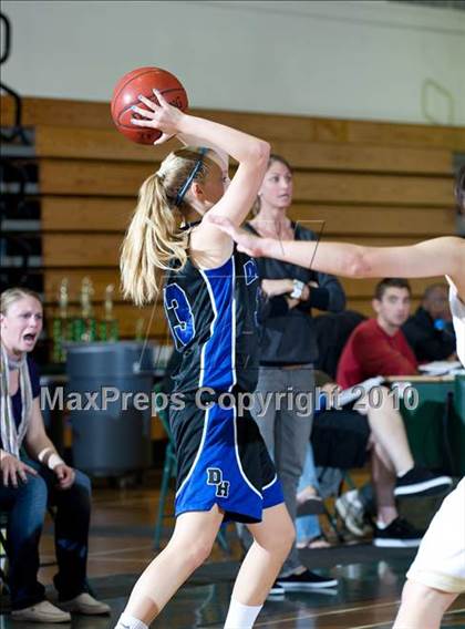 Thumbnail 3 in Palos Verdes Peninsula vs. Dana Hills (Santa Barbara Tournament of Champions) photogallery.