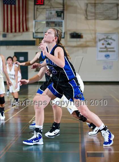 Thumbnail 2 in Palos Verdes Peninsula vs. Dana Hills (Santa Barbara Tournament of Champions) photogallery.