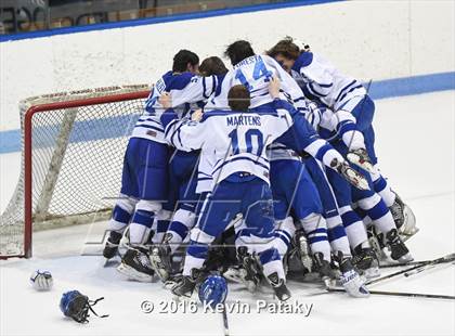 Thumbnail 2 in Fairfield Prep vs. Darien (CIAC D1 Final) photogallery.