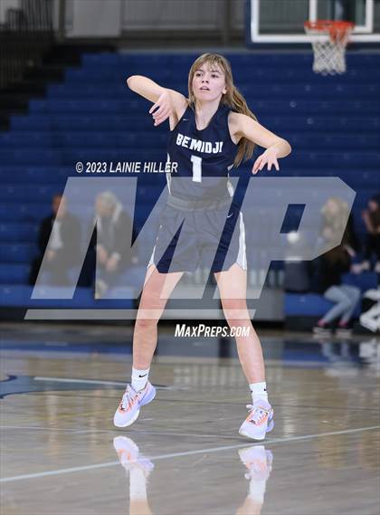 Thumbnail 3 in Bemidji vs. Mounds View photogallery.