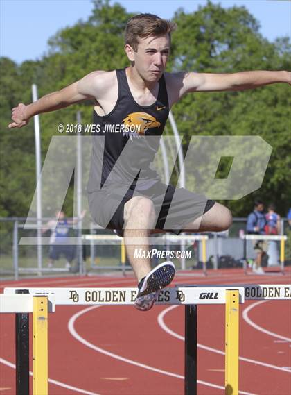 Thumbnail 3 in Sierra Foothill League Tri Meet photogallery.