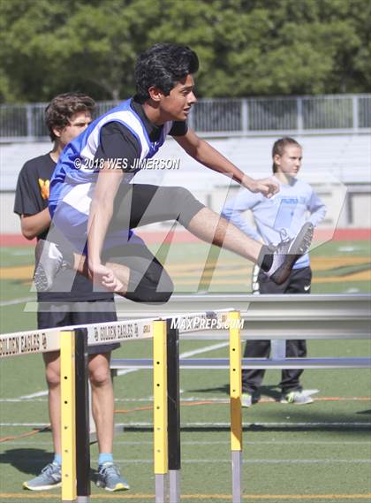 Thumbnail 3 in Sierra Foothill League Tri Meet photogallery.