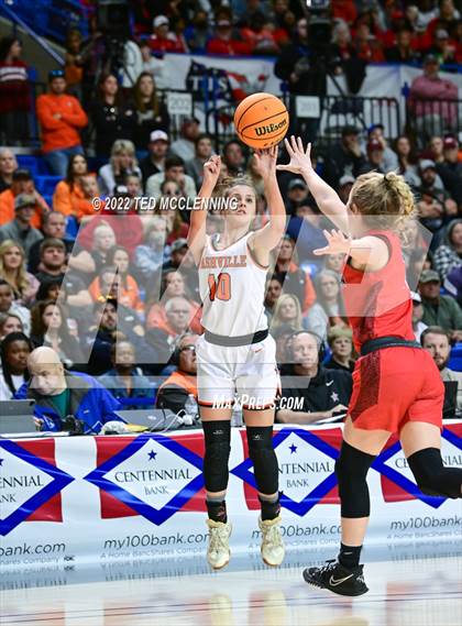 Thumbnail 2 in Nashville vs. Farmington (AAA 4A State Final) photogallery.