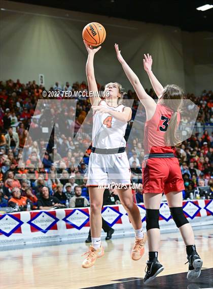Thumbnail 3 in Nashville vs. Farmington (AAA 4A State Final) photogallery.