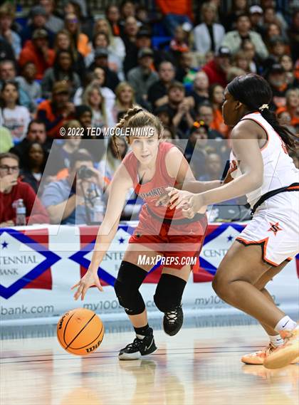 Thumbnail 1 in Nashville vs. Farmington (AAA 4A State Final) photogallery.