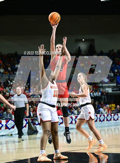 Thumbnail 2 in Nashville vs. Farmington (AAA 4A State Final) photogallery.