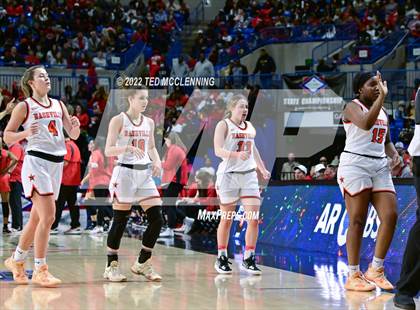 Thumbnail 2 in Nashville vs. Farmington (AAA 4A State Final) photogallery.