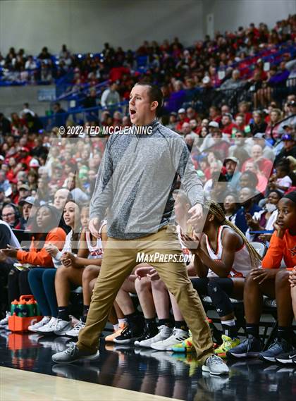 Thumbnail 1 in Nashville vs. Farmington (AAA 4A State Final) photogallery.