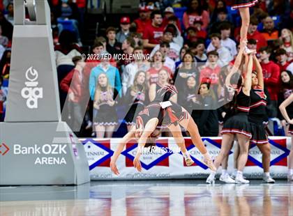 Thumbnail 3 in Nashville vs. Farmington (AAA 4A State Final) photogallery.