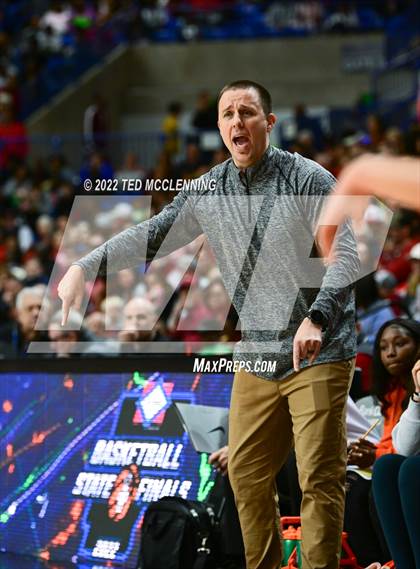 Thumbnail 3 in Nashville vs. Farmington (AAA 4A State Final) photogallery.