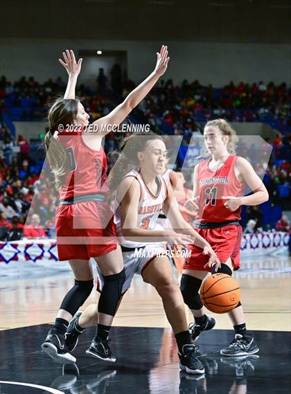 Thumbnail 1 in Nashville vs. Farmington (AAA 4A State Final) photogallery.