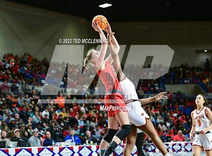 Thumbnail 1 in Nashville vs. Farmington (AAA 4A State Final) photogallery.