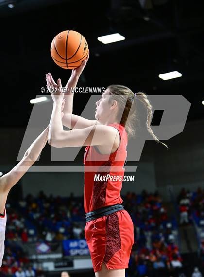 Thumbnail 3 in Nashville vs. Farmington (AAA 4A State Final) photogallery.