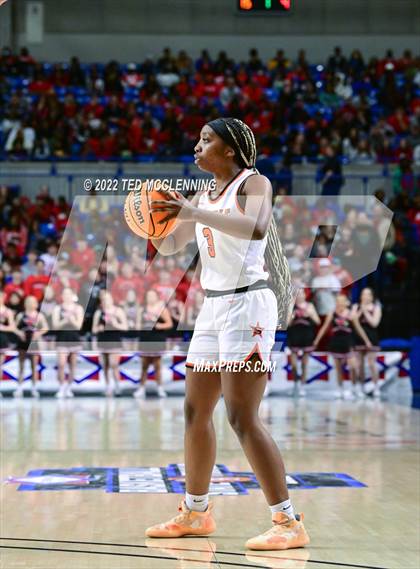 Thumbnail 2 in Nashville vs. Farmington (AAA 4A State Final) photogallery.