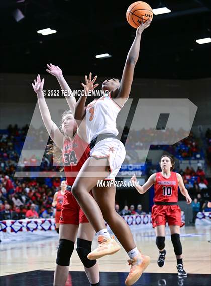 Thumbnail 1 in Nashville vs. Farmington (AAA 4A State Final) photogallery.