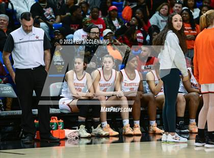Thumbnail 2 in Nashville vs. Farmington (AAA 4A State Final) photogallery.