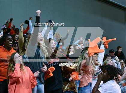 Thumbnail 3 in Nashville vs. Farmington (AAA 4A State Final) photogallery.