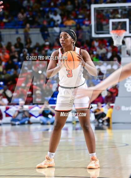 Thumbnail 2 in Nashville vs. Farmington (AAA 4A State Final) photogallery.