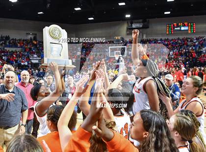 Thumbnail 3 in Nashville vs. Farmington (AAA 4A State Final) photogallery.
