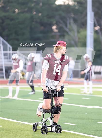 Thumbnail 2 in Grand Saline vs Troup photogallery.