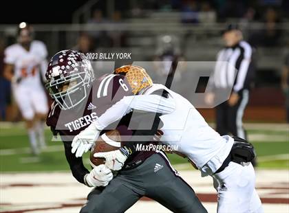 Thumbnail 1 in Grand Saline vs Troup photogallery.