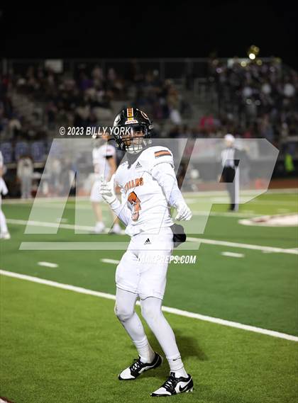 Thumbnail 2 in Grand Saline vs Troup photogallery.