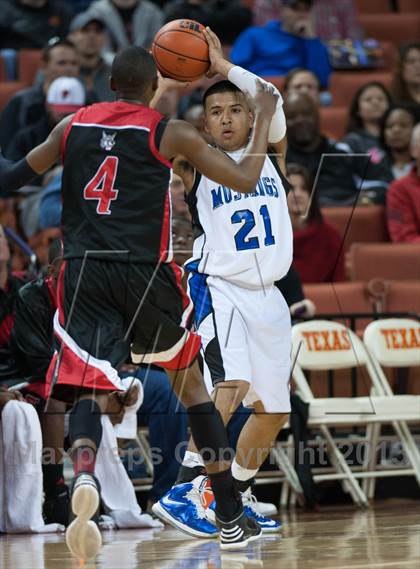 Thumbnail 3 in Mumford vs. San Augustine (UIL 1A Semifinal) photogallery.