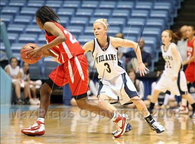 Thumbnail 2 in Pender vs Bishop McGuinness (NCHSAA 1A State Final) photogallery.