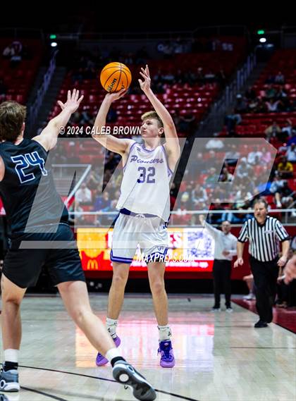 Thumbnail 1 in Herriman vs. Lehi (UHSAA 6A Semifinal) photogallery.