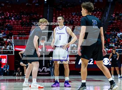 Thumbnail 3 in Herriman vs. Lehi (UHSAA 6A Semifinal) photogallery.