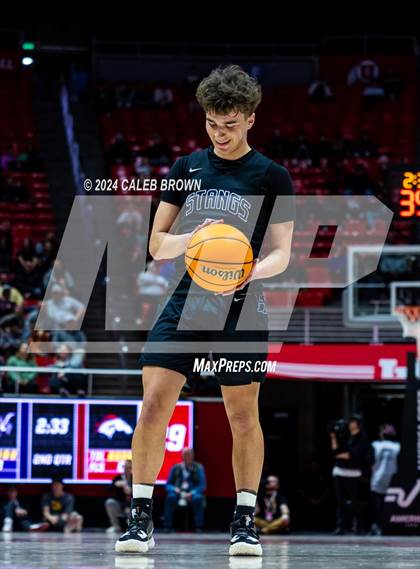 Thumbnail 1 in Herriman vs. Lehi (UHSAA 6A Semifinal) photogallery.