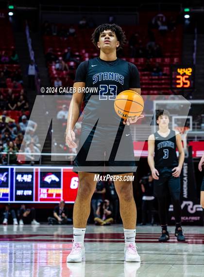 Thumbnail 1 in Herriman vs. Lehi (UHSAA 6A Semifinal) photogallery.