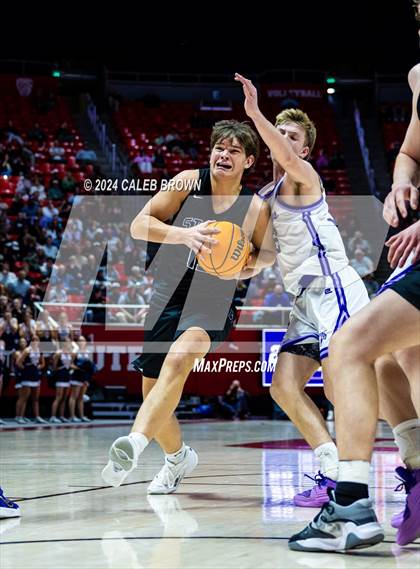 Thumbnail 3 in Herriman vs. Lehi (UHSAA 6A Semifinal) photogallery.