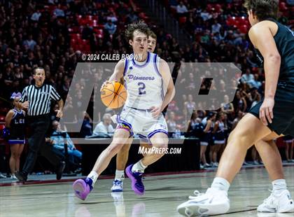 Thumbnail 1 in Herriman vs. Lehi (UHSAA 6A Semifinal) photogallery.