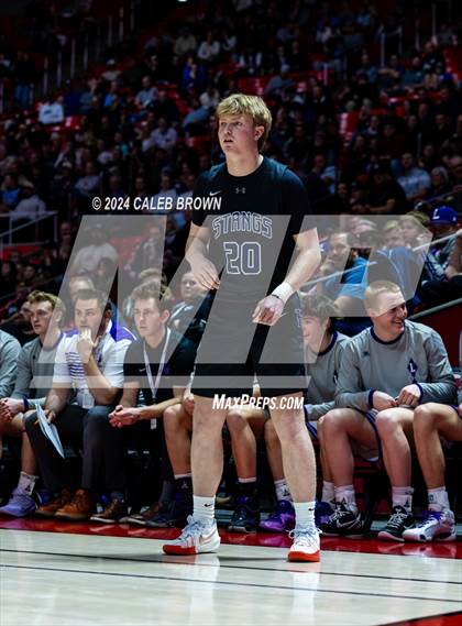 Thumbnail 3 in Herriman vs. Lehi (UHSAA 6A Semifinal) photogallery.